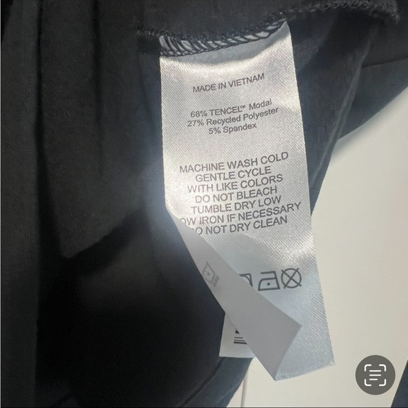 New Quince SuperSoft Fleece Crew Black, New with Out Tags - Picture 6 of 6